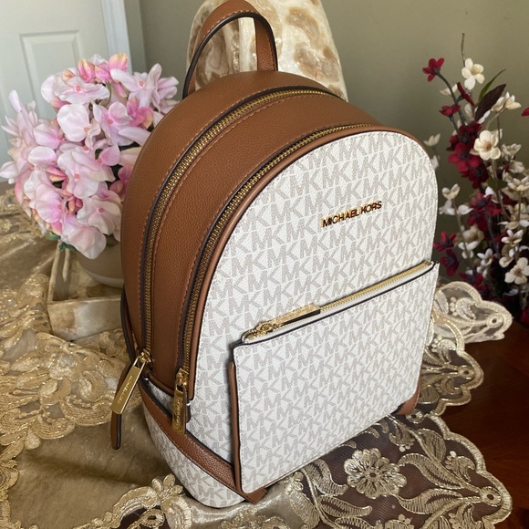 🤎 Michael Kors backpack 🤎 - Picture 3 of 11